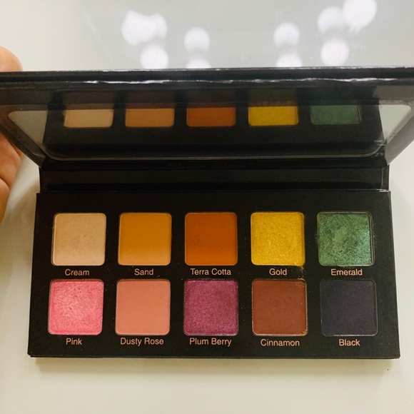 💙💙💙EYESHADOW PALETTE 💕 - Picture 5 of 7